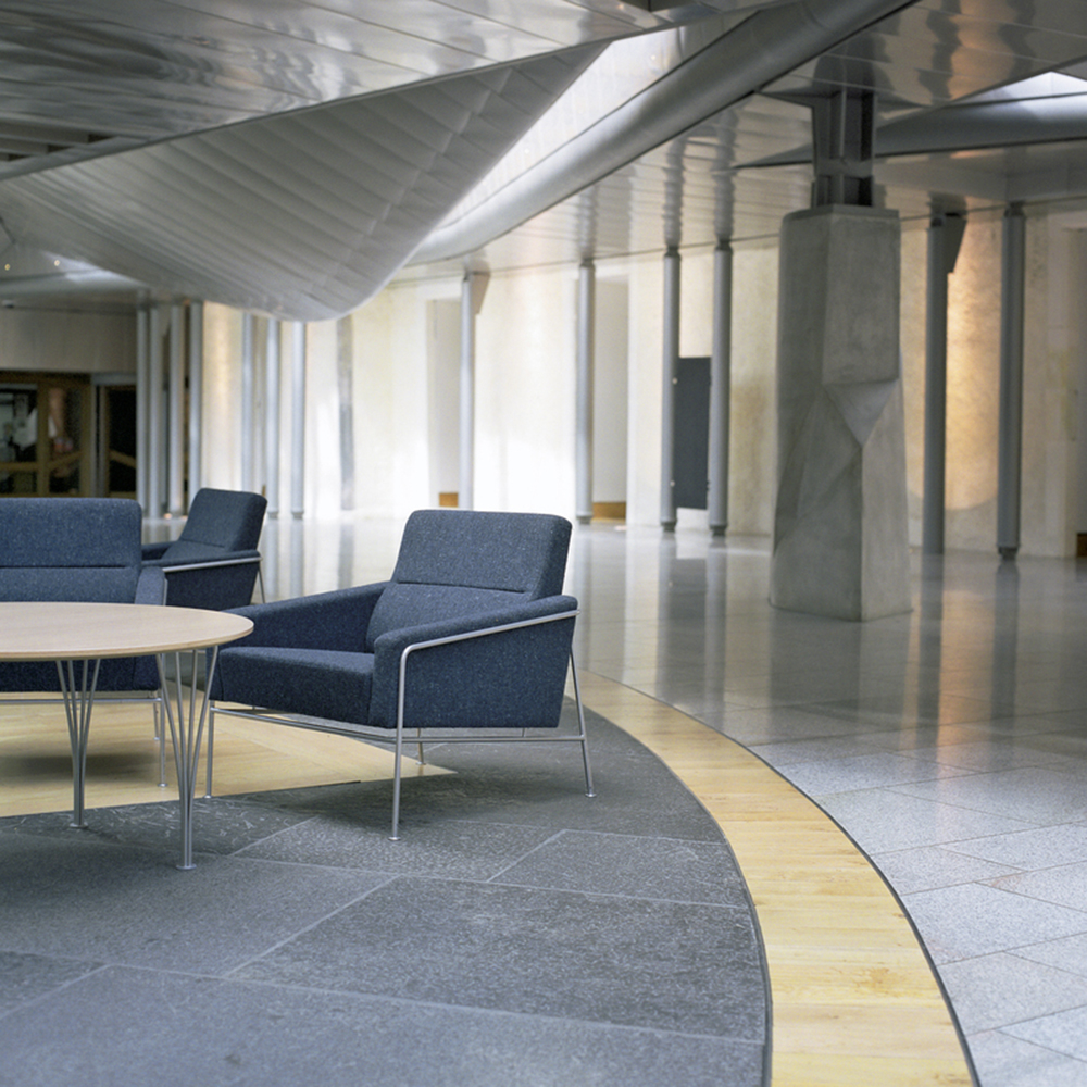 Series 3300 lounge chair designed by Arne Jacobsen for Fritz Hansen