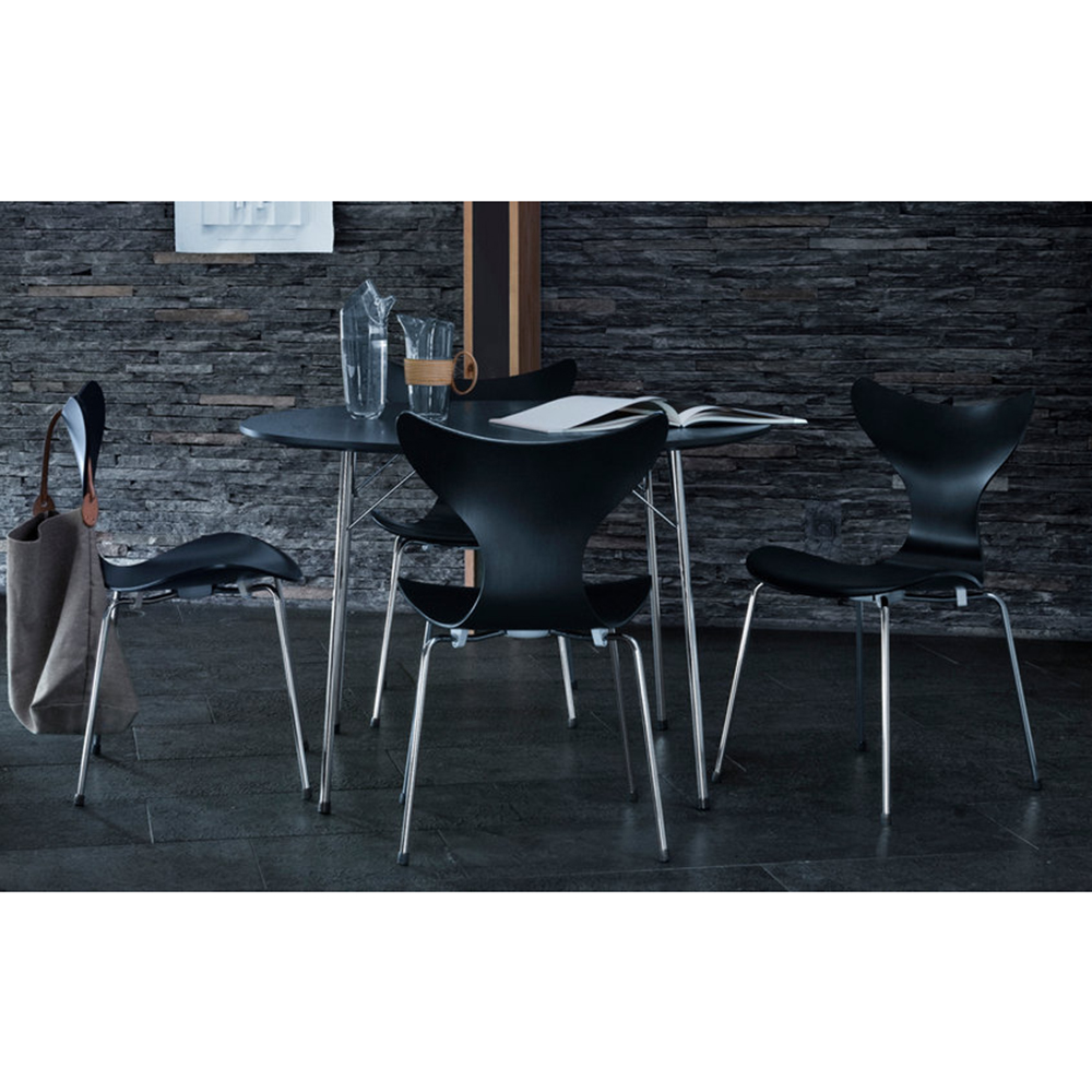 Lily Chair designed by Arne Jacobsen for Fritz Hansen