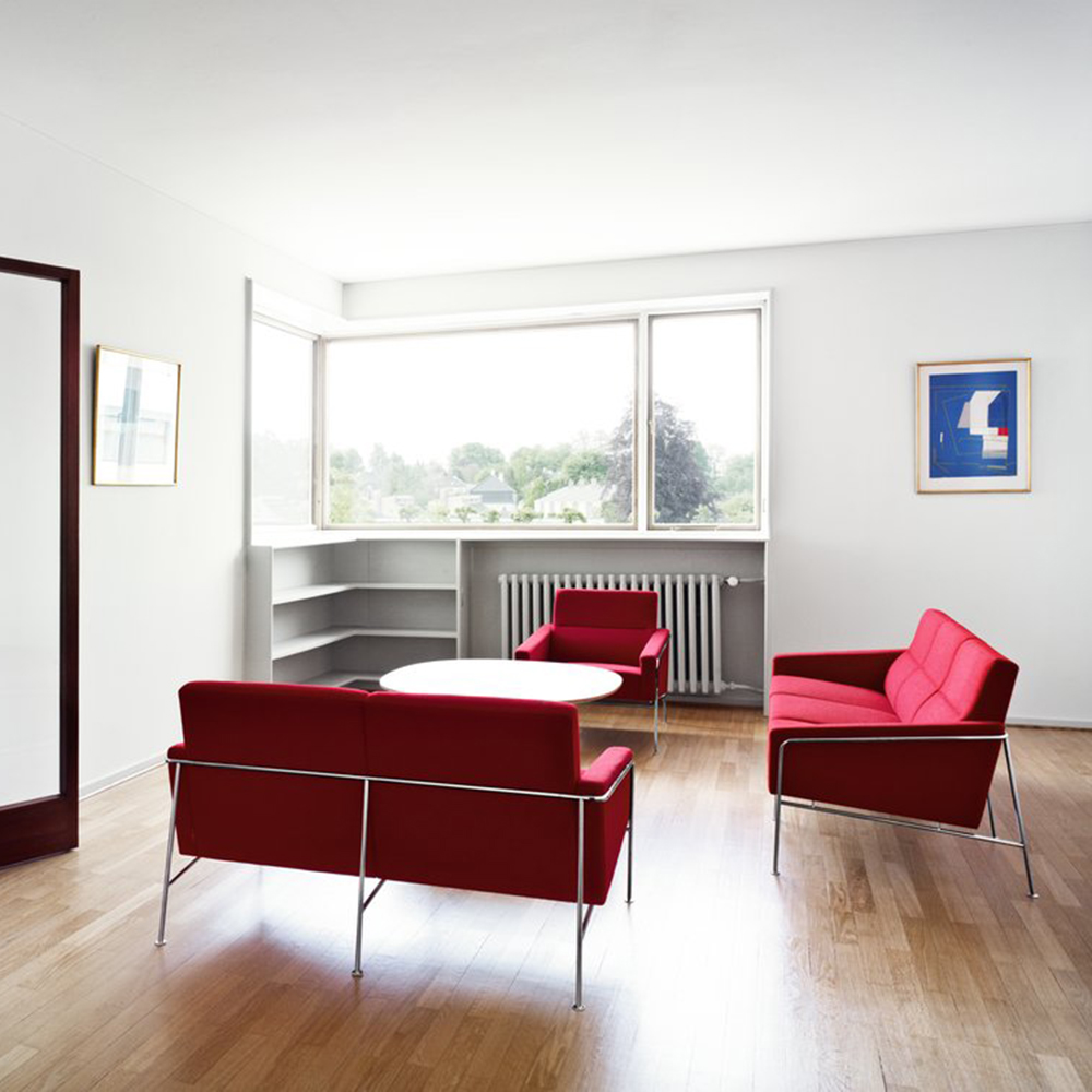 Series 3300 Sofa designed by Arne Jacobsen for Fritz Hansen
