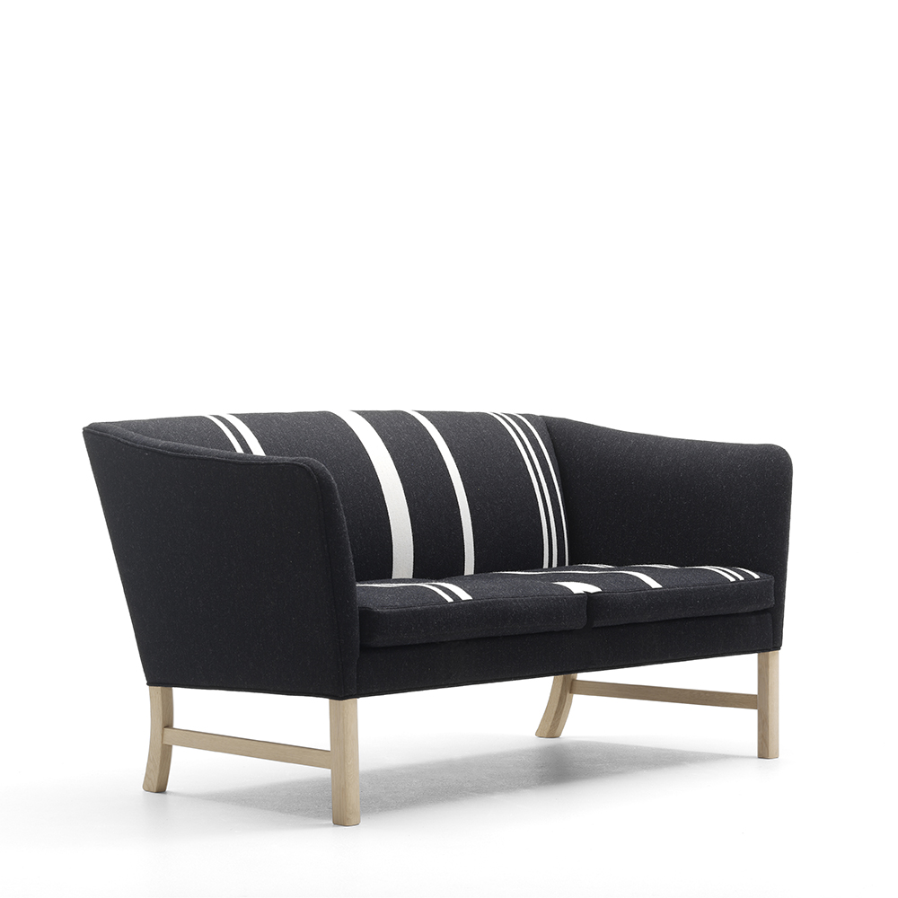 OW602 Sofa designed by Ole Wanscher, manufactured by Carl Hansen & Son