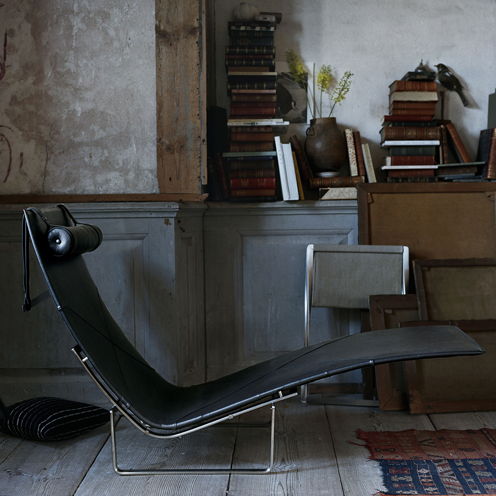PK24™ lounge designed by Poul Kjaerholm for Fritz Hansen