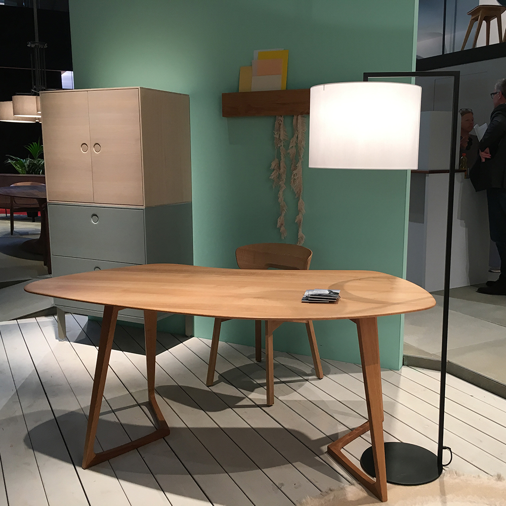 Twist Office Solid wood desk by Formstelle for Zeitraum for SUITE NY