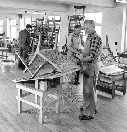 CH25 Chair, factory, making the chair, weaving the chair, Danish paper cord, Hans J. Wegner, modern lounge chair